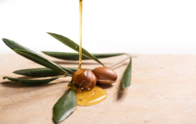 Argan Oil for dry Scalp Treatment: Benefits and How to Use